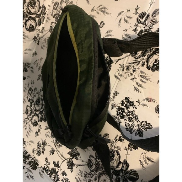 Ozark Trail Green Fanny Pack - Picture 1 of 4